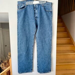 NWOT Men’s Levi's 501 Iconic Classic Straight Denim Jeans 42/34
